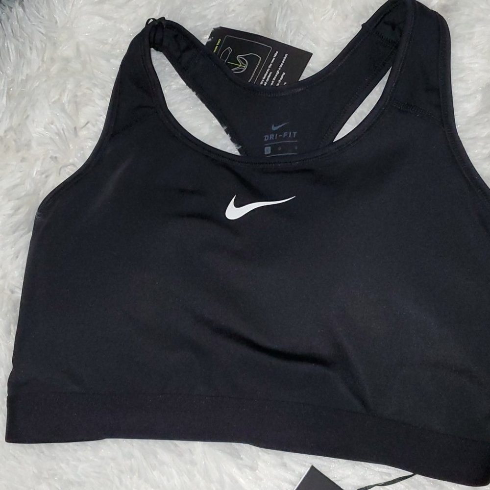 Nike Swoosh Bra